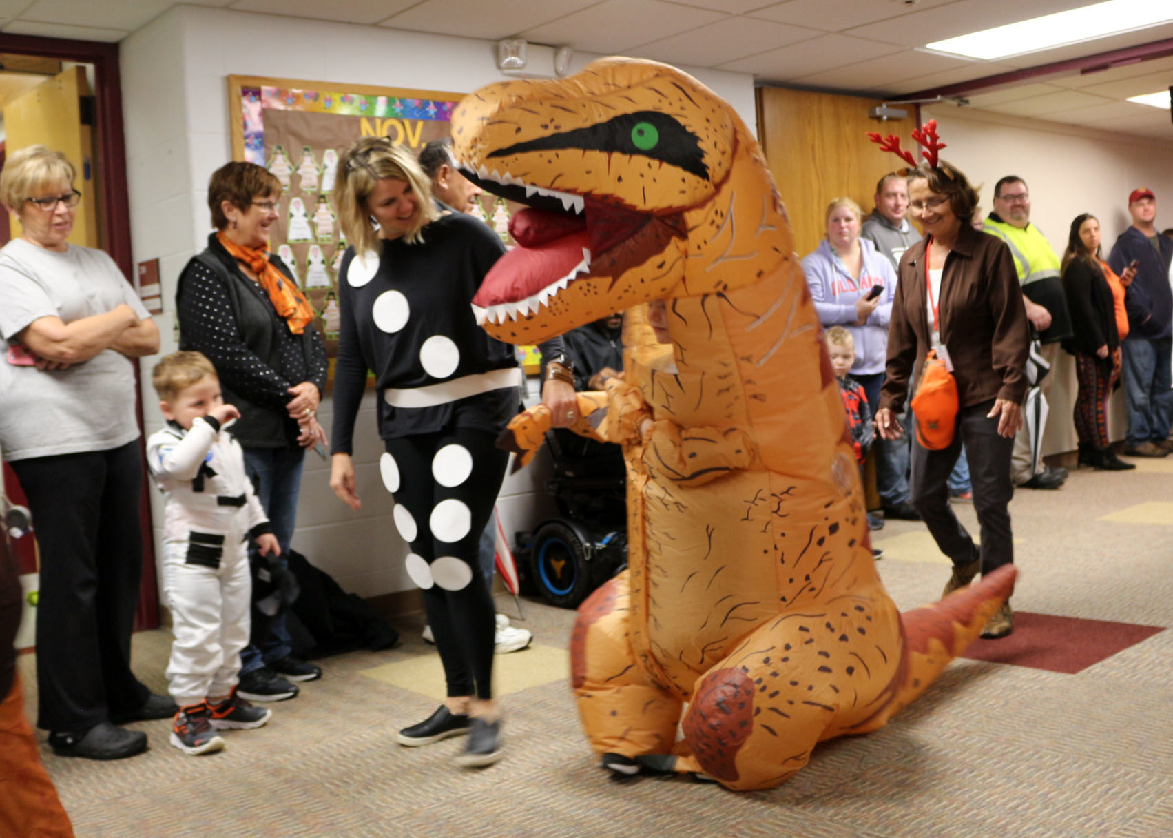 Annual East View Elementary School Halloween parade delights students, parents